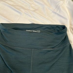 OUTDOOR VOICES 3/4 LEGGINGS Textured fabric Green heathered Size Small EUC